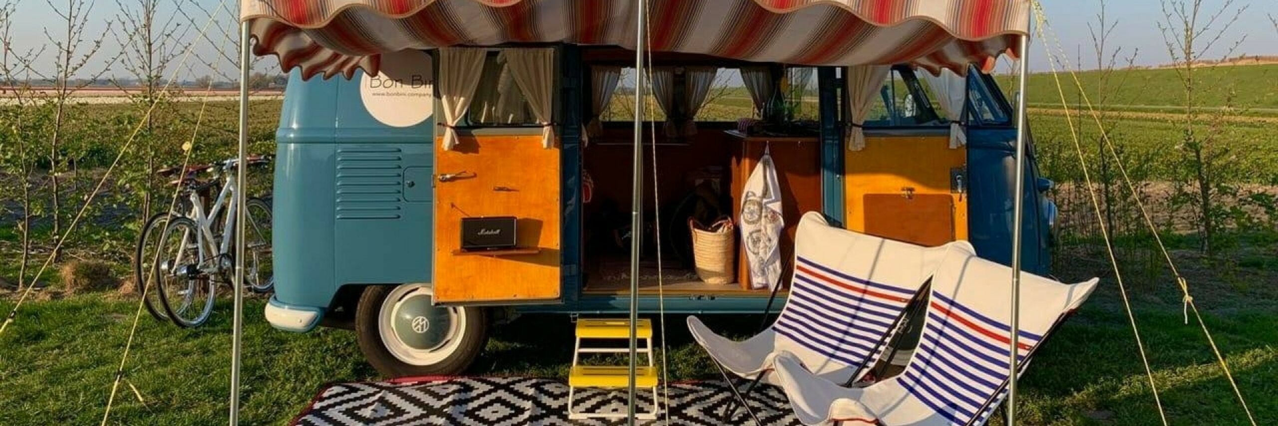 Camperbus op minicamping De Terp VVV Texel