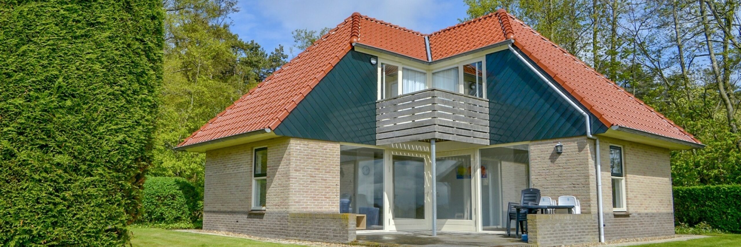 Buitenaanzicht vakantiewoningen De Mispel en Roodborstjes VVV Texel