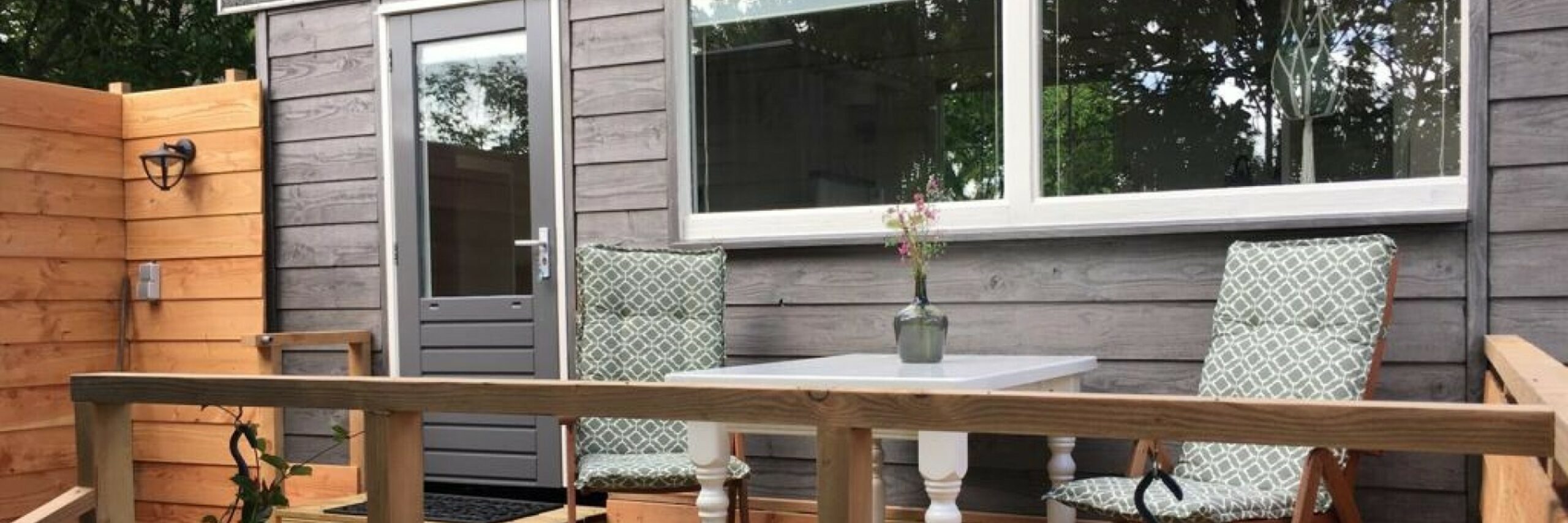 Buitenaanzicht luxe Pipowagen Marias Hoeve VVV Texel