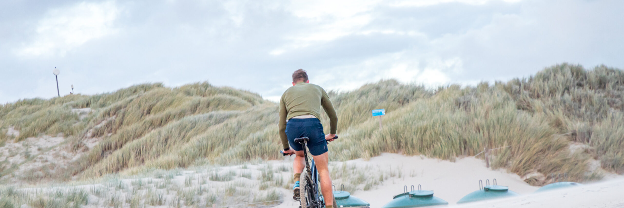 Mountainbiken op het strand