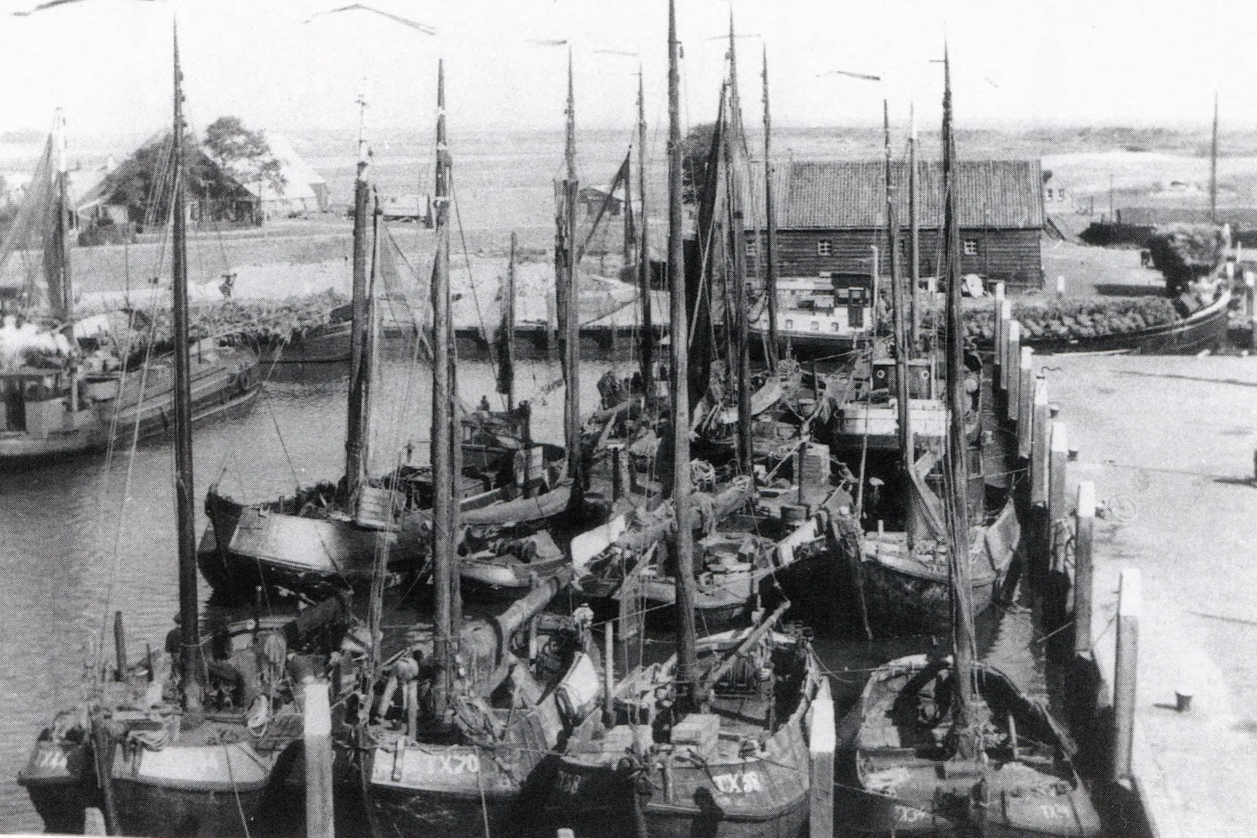 Blazers in de haven van Oudeschild - 1915