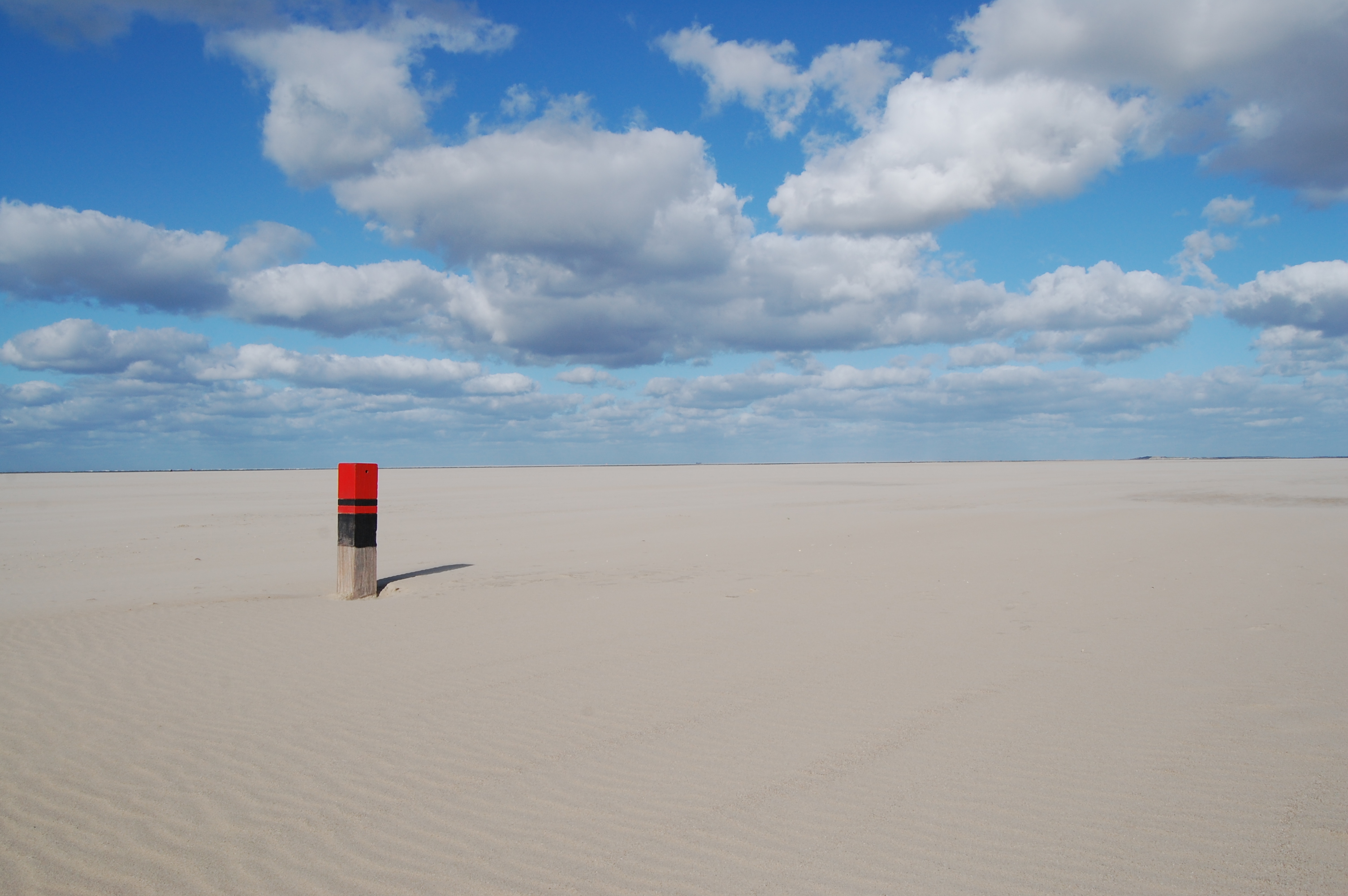 Strandpaal op het strand VVV Texel