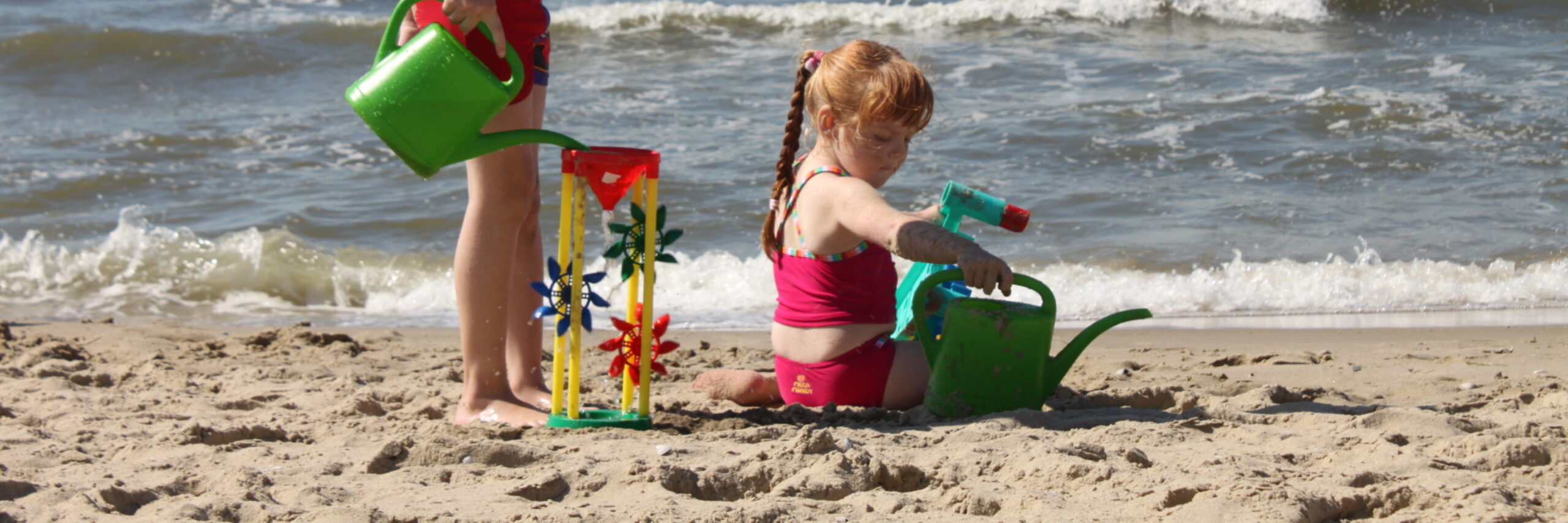 Kinderen spelen op het strand Fotograaf Gosse Kruger VVV Texel