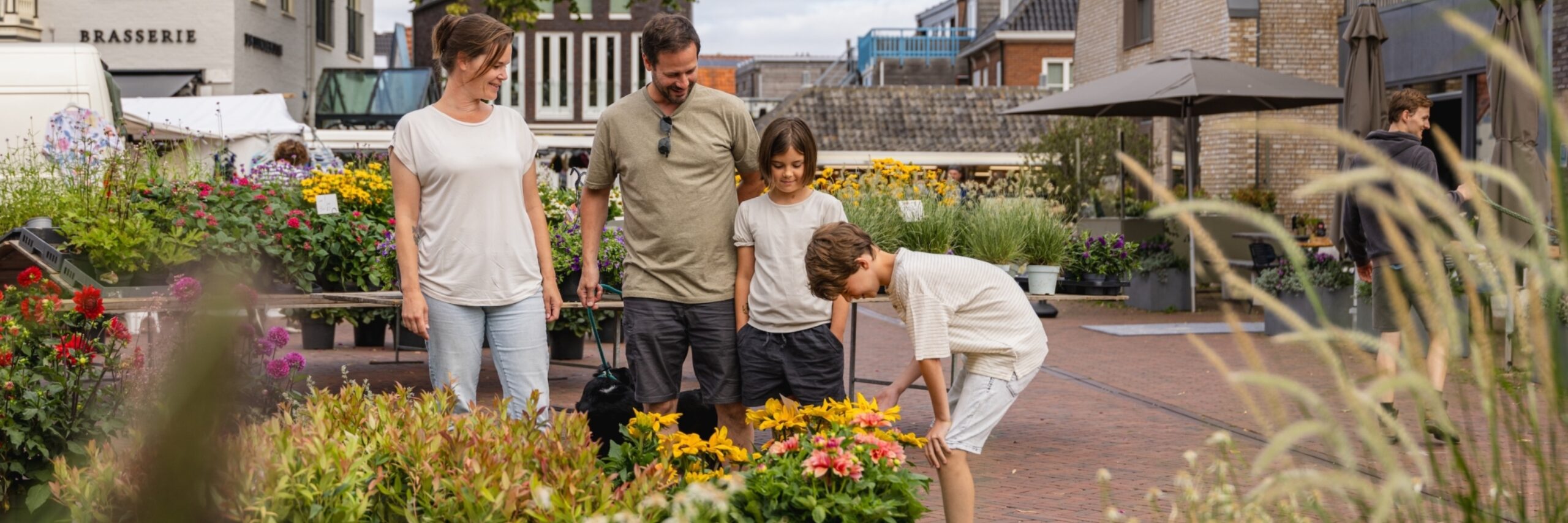 Familie op de markt