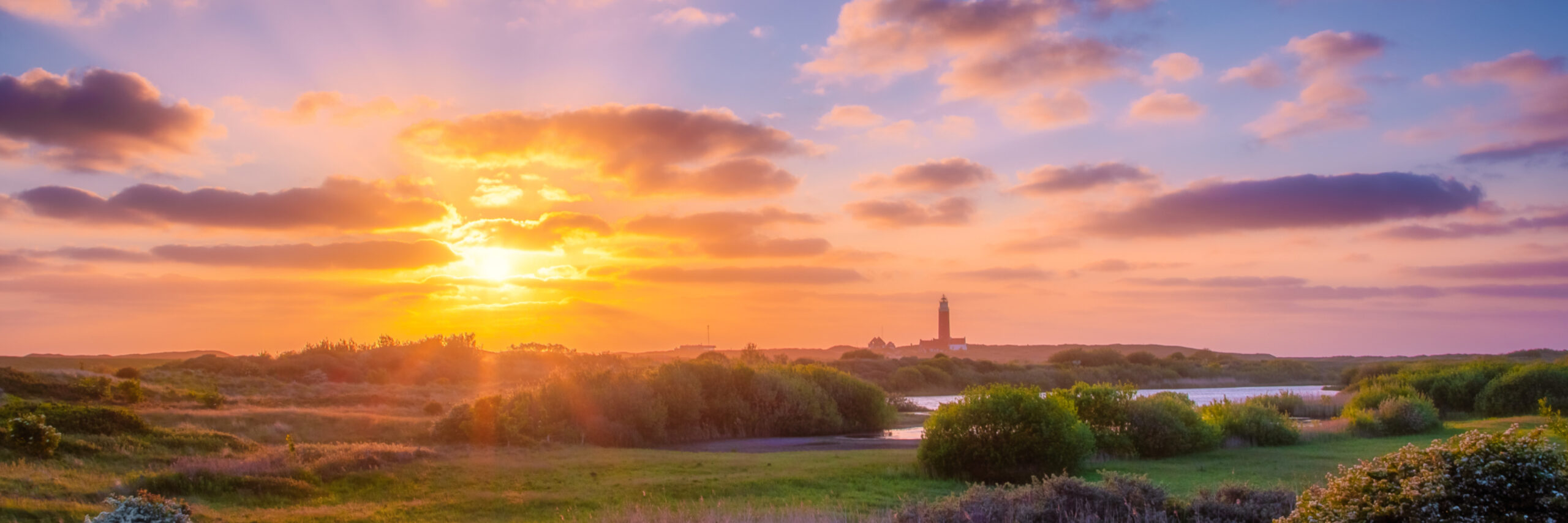 Vuurtoren bij zonsondergang